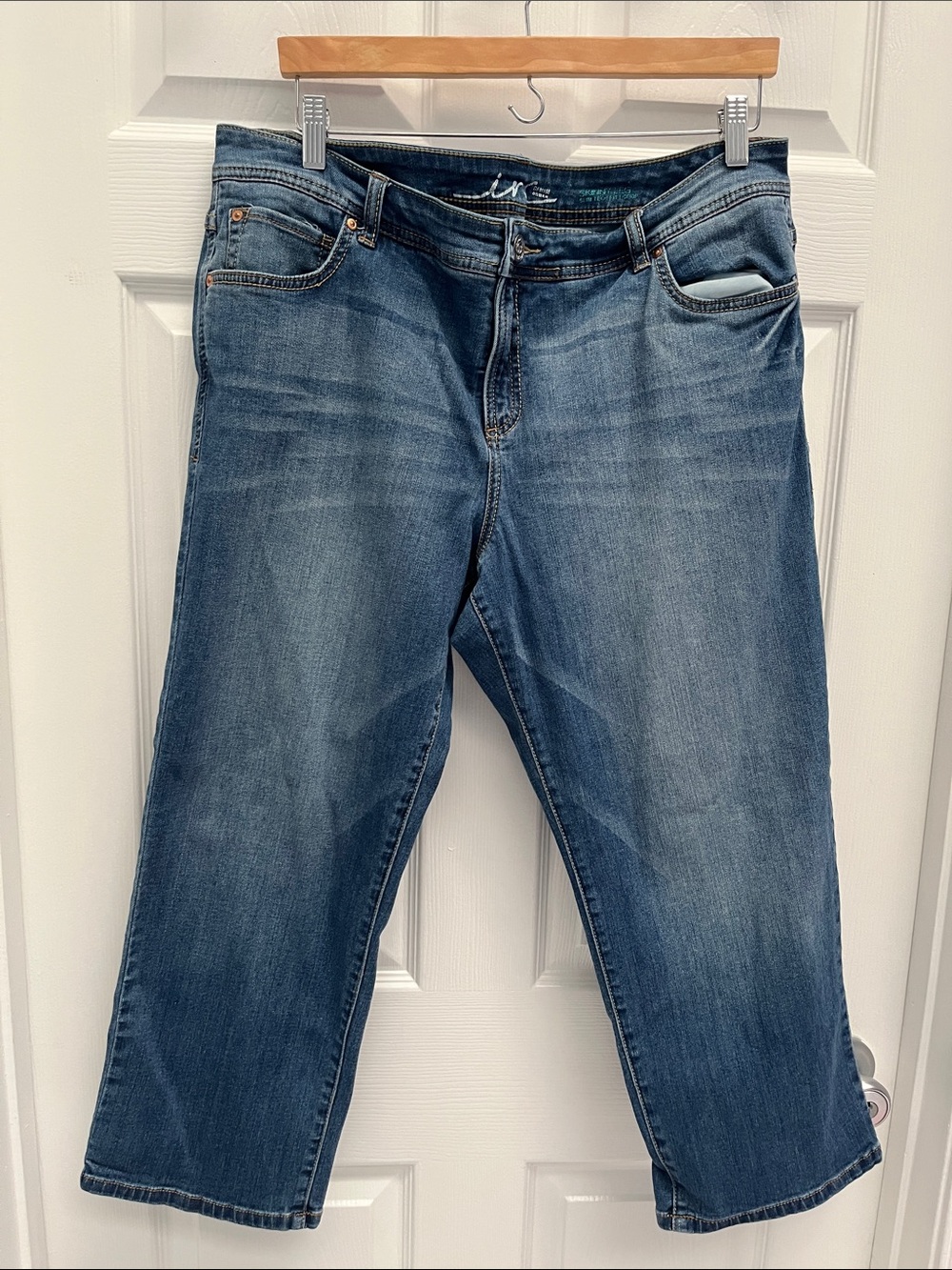 INC International Concepts Medium Blue Cropped Straight Jeans